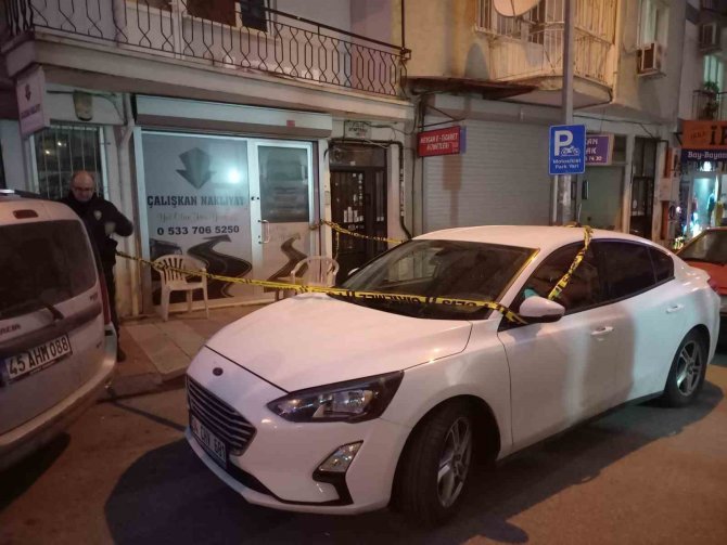 Kavgaya Karışan Şahısları Süpürgeyle Kovalarken Canından Oluyordu