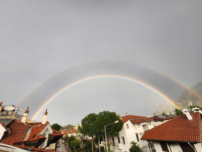 Marmaris’te Gökkuşağı Gökyüzünü Renklendirdi