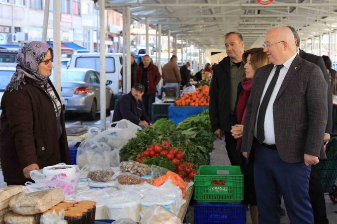 Başkan Gümüş Köylü Pazarında Kadın Üreticilerle Görüştü