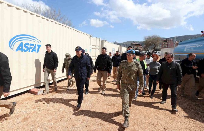 Milli Savunma Bakanı Akar’dan Antakya’daki Çadır Kentte İnceleme