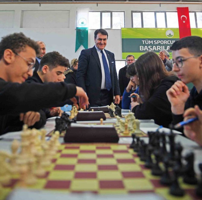 Satranç Turnuvasında İlk Hamle Dündar’dan