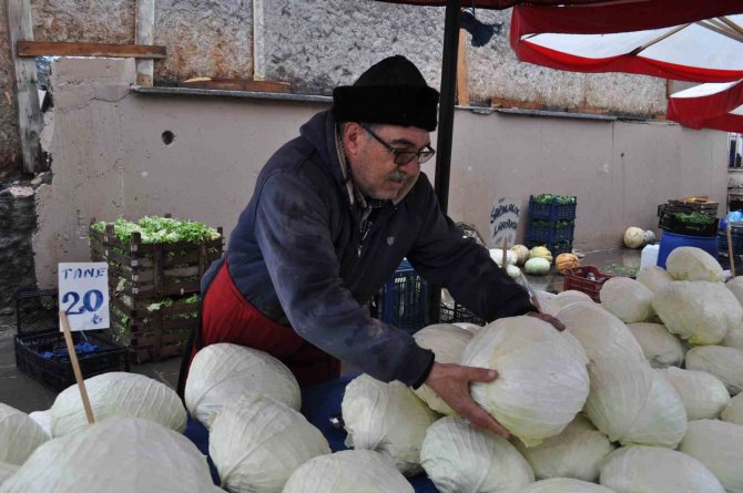 Yağışlar İşlerini Zorlaştırsa Da Yüzlerini Güldürdü