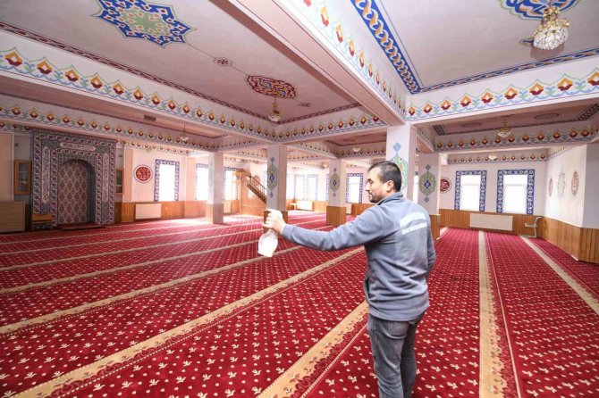 Pursaklar’da Camiler Ramazan Ayına Hazırlanıyor