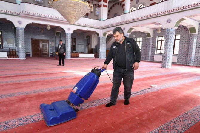 Pursaklar’da Camiler Ramazan Ayına Hazırlanıyor