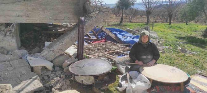 Yağmur Yardımlaşma Derneğinden Deprem Bölgesine Yardım