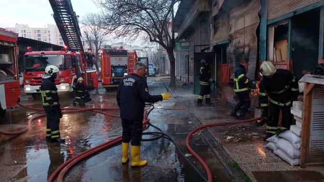 Samsun’da Mobilya İmalathanesinde Yangın