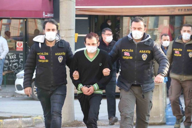 61 Yaşındaki Kişiyi Öldürüp Yaşadıkları Barakanın Arkasına Gömen Sanıkların Yargılandığı Dava Ertelendi