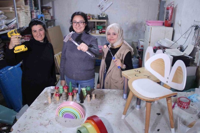 Kadınların Elinden Çıkıyor, Dünyaya Ulaşıyor