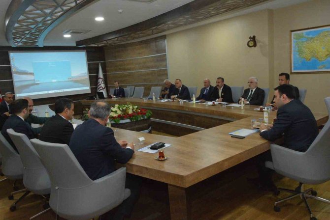 Siirt’te Deprem Durum Değerlendirme Toplantısı Yapıldı