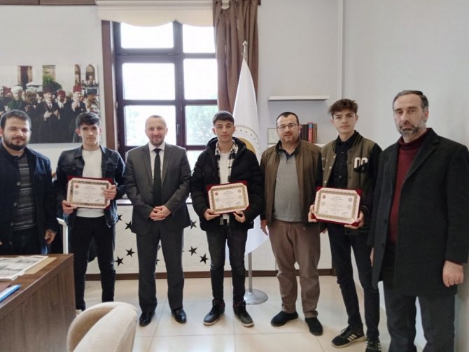 Simav’da Hafızlara Belgeleri Teslim Edildi
