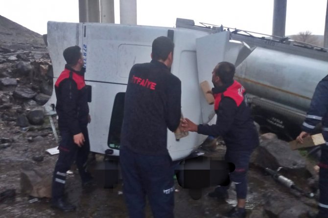 Cizre’de Tanker Köprüden Düştü: 1 Ölü, 1 Yaralı