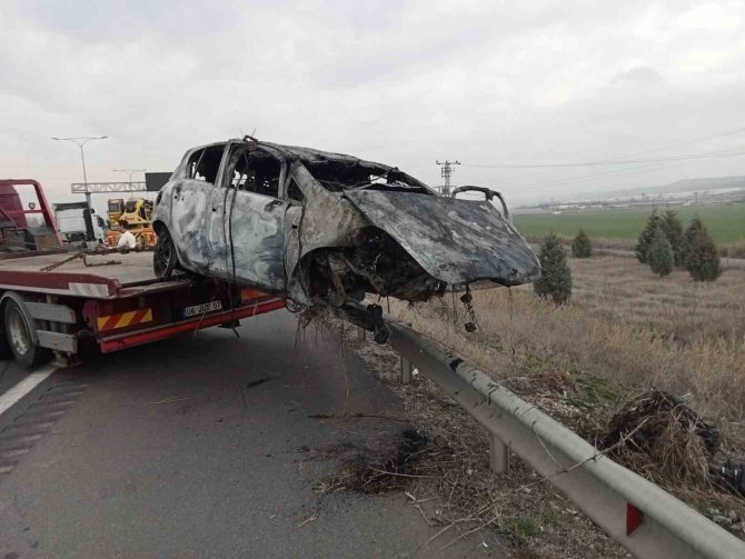 Takla Atan Otomobilde Sıkışan Sürücü Aracının Alev Alması Sonucu Hayatını Kaybetti