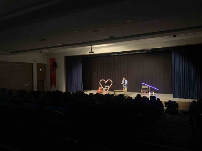 Geliri Depremzede Öğrencilere Bağışlandı