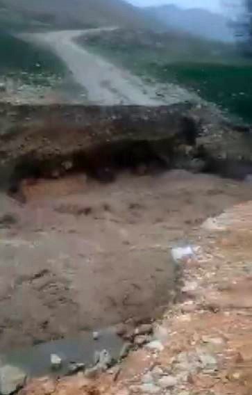 Tunceli’de Yol Ve Menfez Çöktü, Mahsur Kalan 13 Kişi Kurtarıldı