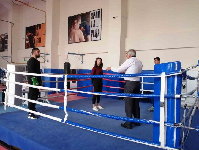 Elazığ’da Boks Aday Hakemlik Kursu Devam Ediyor