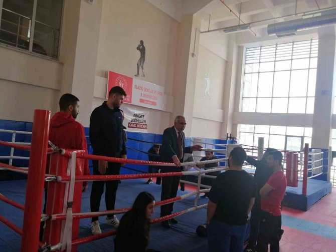 Elazığ’da Boks Aday Hakemlik Kursu Devam Ediyor