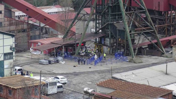 Maden Ocağında Kömür Tozu Yangını Çıktı Çalışmalar Durdu