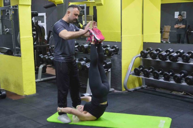 Depremden Kurtulan Fitness Şampiyonuna Kütahya Sahip Çıktı