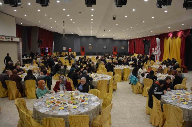 Sındırgı’da Depremzedelere Kaynaşma Yemeği