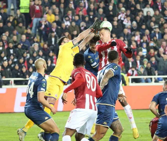 Uefa Avrupa Konferans Ligi: Sivaspor: 1 - Fiorentina: 4 (Maç Sonucu)