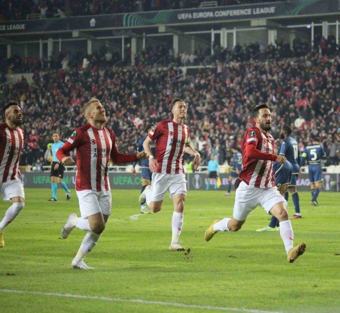 Uefa Avrupa Konferans Ligi: Sivaspor: 1 - Fiorentina: 1 (İ̇lk Yarı)