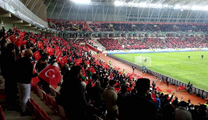 Sivasspor-fiorentina Maçında Sivas Yeni 4 Eylül Stadı Kapalı Gişe!