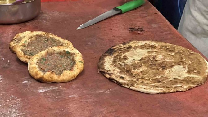 Yabancı Turistlerden Yenipazar Pidesi’ne Övgü