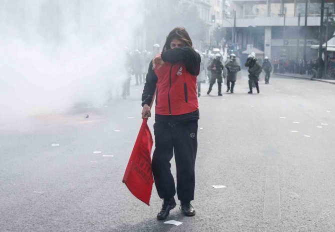 Atina’da Grev Kararı Alan 20 Bin Kişiden Tren Kazası Protestosu