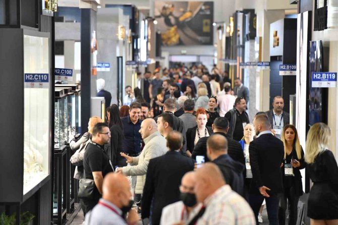 Binlerce Pırlanta Arasında En Çok O Parladı: Saf Altından ’Şehitler Anıtı’