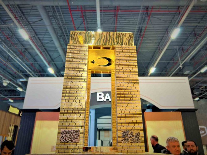 Binlerce Pırlanta Arasında En Çok O Parladı: Saf Altından ’Şehitler Anıtı’