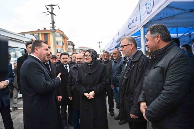 353 Üreticiye 5 Milyon Lira Değerinde Sera Örtüsü Dağıtıldı