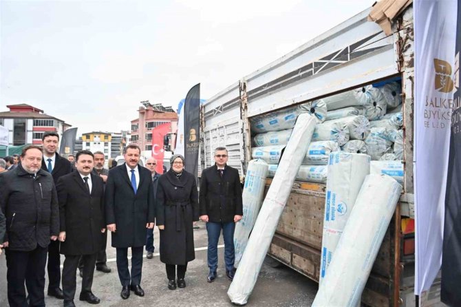 353 Üreticiye 5 Milyon Lira Değerinde Sera Örtüsü Dağıtıldı