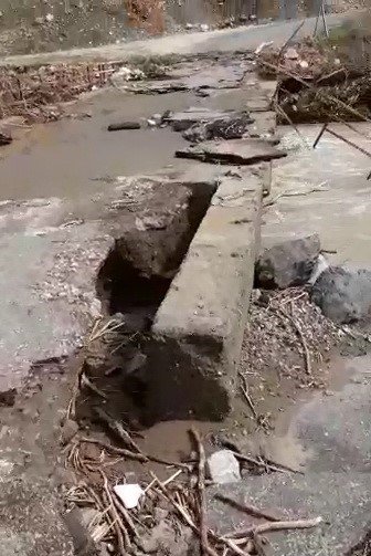 Sel Suları Köprüye Zarar Verdi