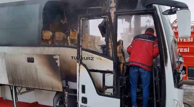 Aksaray’da 25 Öğrencinin Bulunduğu Servis Midibüsünde Yangın