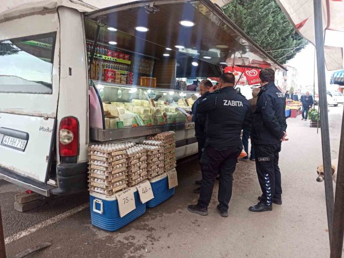 Zabıtadan Altınova Semt Pazarı’nda Sıkı Denetim