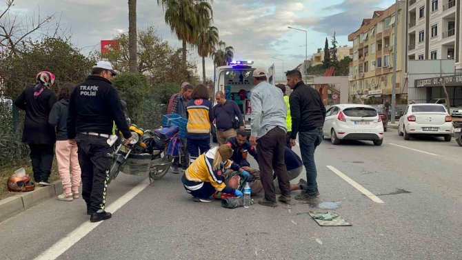 Otomobille Çarpışan Motosiklet Sürücüsü Yaralandı