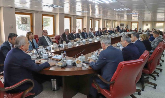 Üniversite Senatosunda Öğünün Adı Asker Menüsü