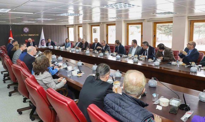 Üniversite Senatosunda Öğünün Adı Asker Menüsü
