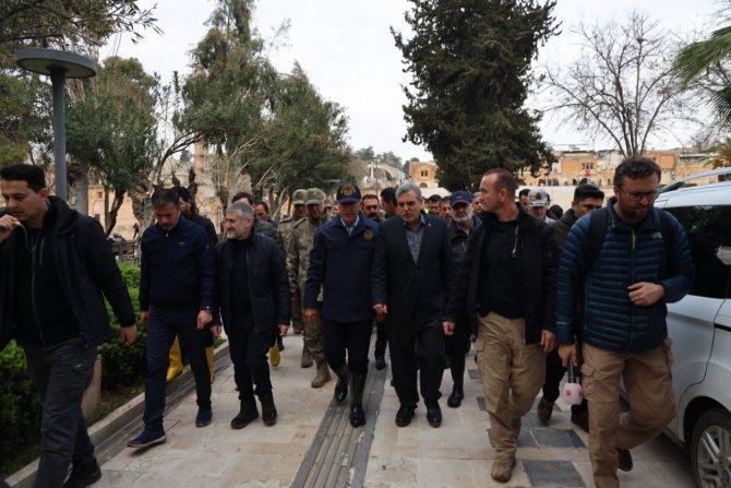 Bakan Akar Şanlıurfa’da İncelemelerde Bulundu