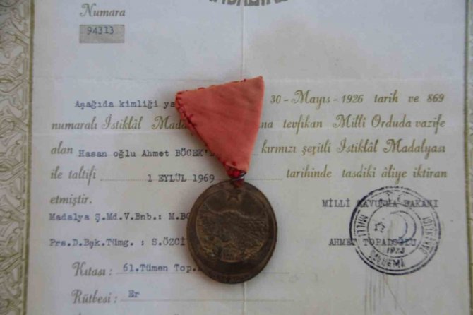 Dede Yadigarı İ̇stiklal Madalyası’nı Müzeye Bağışladı