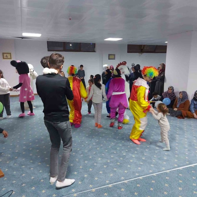 Depremzede Çocuklara Tiyatro Etkinliği