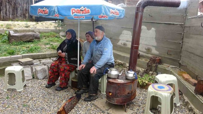 Depremin Merkez Üssü Kızılağıl’da Vatandaşlar Tedirgin: Evlerine Giremiyorlar