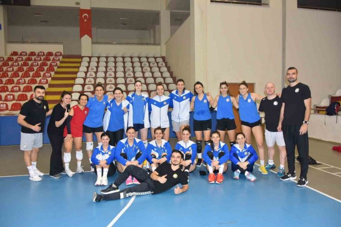 “Bizim Kızlar” Yarı Finaller İçin Hazırlanıyor