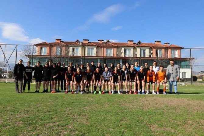 Nazilli Kadın Futbol Takımı Hazırlıklarını Sürdürüyor