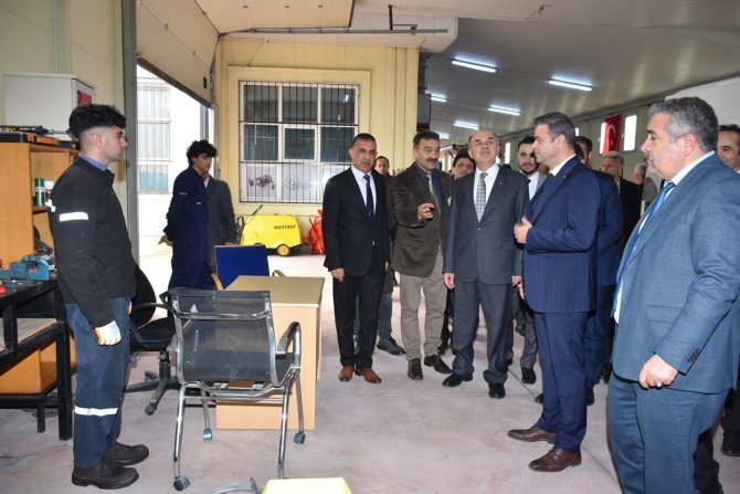 Çiftlikköy’de Motorlu Araçlar Teknolojisi Atölyesi Açıldı