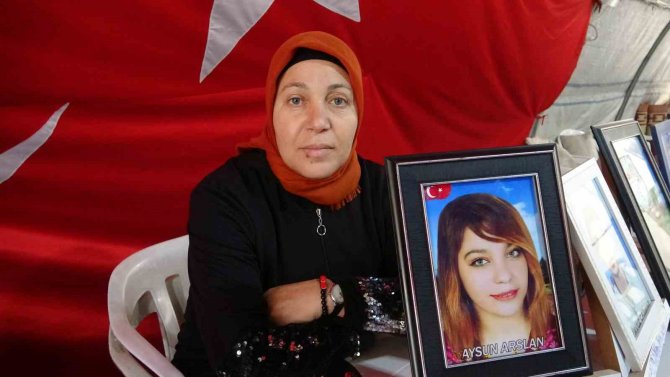Evlat Nöbetindeki Aileler Çocuklarını Hdp Ve Pkk’dan Almakta Kararlı