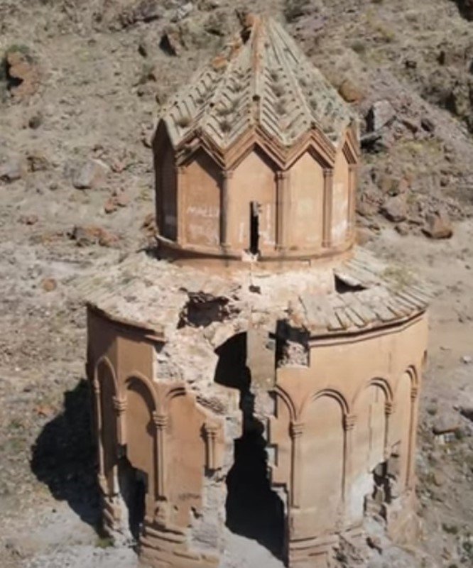 Digor’da Bulunan 5 Kiliseler Yıkılıyor