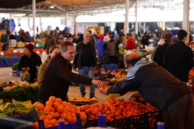Ayvalık’ta Ergin Çiftinden Hem Alışveriş Hem Sohbet