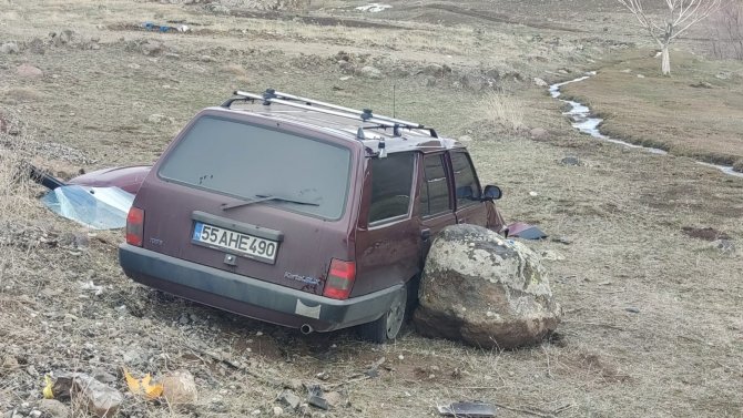 Erzurum’da Yoldan Çıkan Araç Şarampole Savruldu: 2 Yaralı