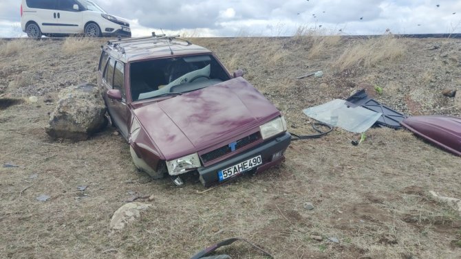 Erzurum’da Yoldan Çıkan Araç Şarampole Savruldu: 2 Yaralı